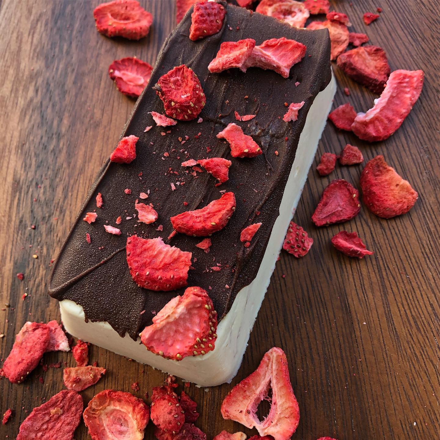 Vtopian - Dark Chocolate Strawberry Brie 6oz